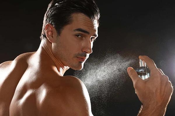 چرا رایحه ی یک عطر روی پوست افراد متفاوت بنظر می رسد ؟