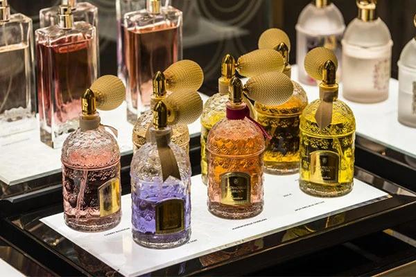 چرا رایحه ی یک عطر روی پوست افراد متفاوت بنظر می رسد ؟