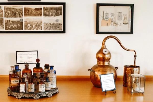 عطر و تاریخچه‌ی آن