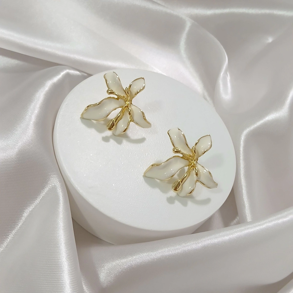 گوشواره میناکاری میخی گلبرگ