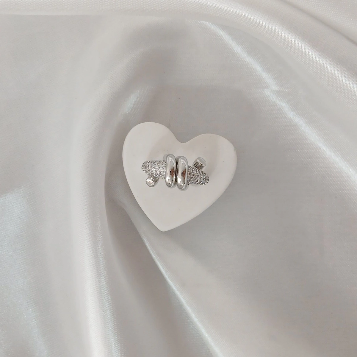 انگشتر گره ای نگین دار