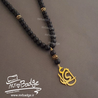 گردنبند زنانه پلاک اسم لعیا با سنگ اونیکس مات و گوی نقره 