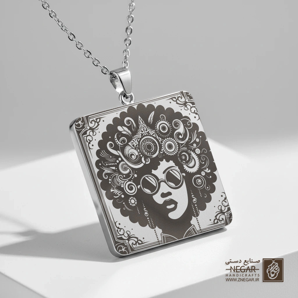 گردنبند طرح زن آفرو استیم‌پانک  (حکاکی لیزری فایبر، مدل قاب مربع) کد 500049