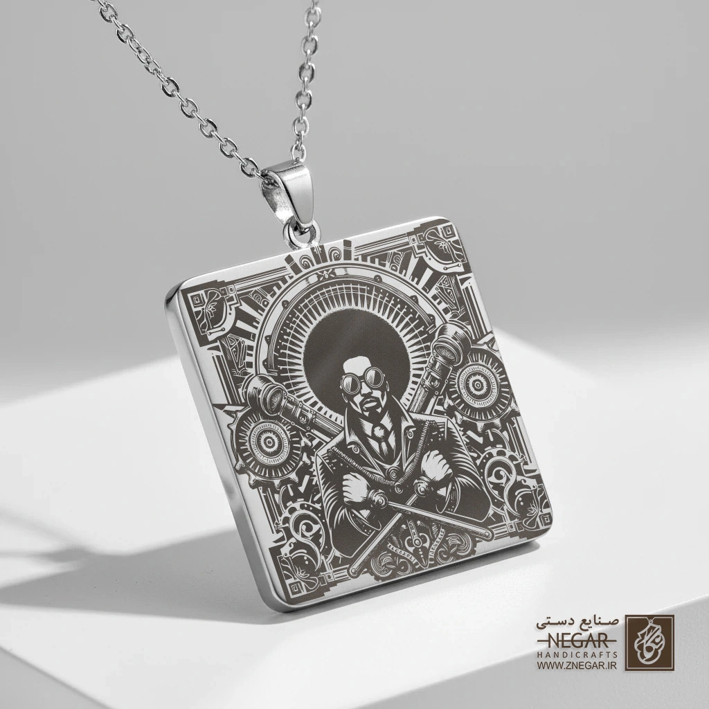 گردنبند طرح مردانه استیم‌پانک  (حکاکی لیزری فایبر، مدل قاب مربع) کد 500053
