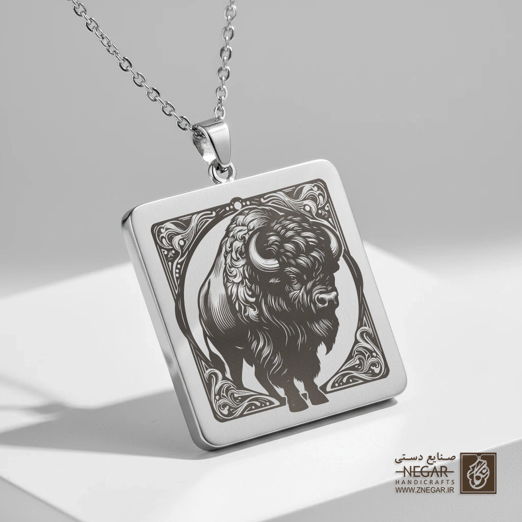 گردنبند طرح پرتره بوفالو  (حکاکی لیزری فایبر، مدل قاب مربع) کد 500065