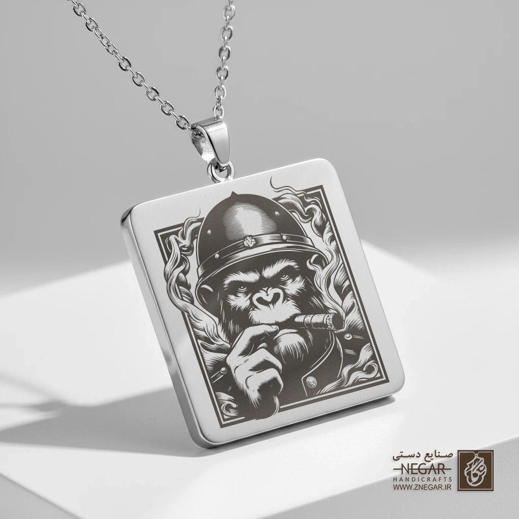 گردنبند طرح گوریل سیگاری  (حکاکی لیزری فایبر، مدل قاب مربع) کد 500076