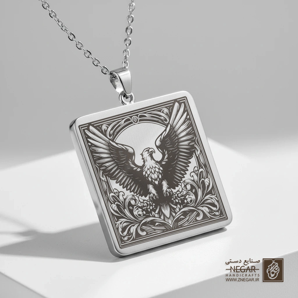 گردنبند طرح عقاب سرسفید (Bald Eagle) (حکاکی لیزری فایبر، مدل قاب مربع) کد 500168
