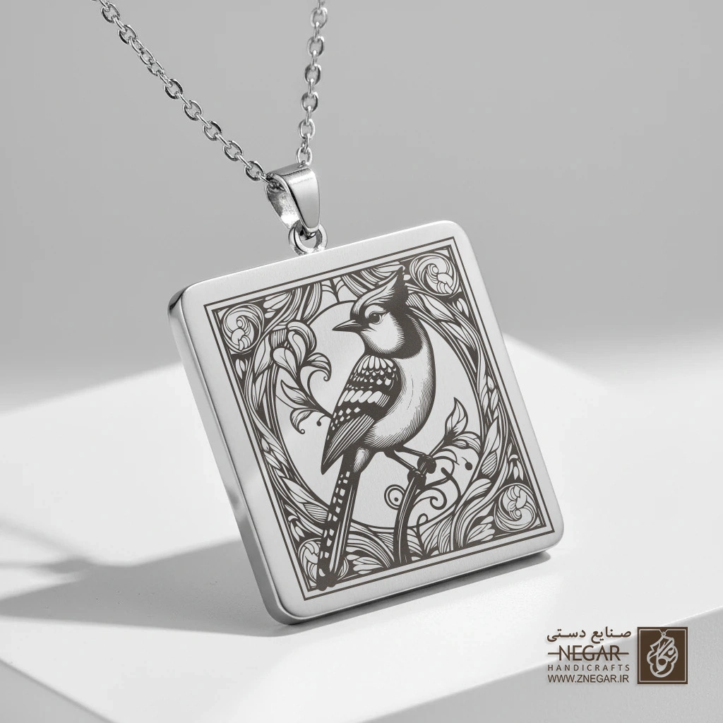 گردنبند طرح پرنده و گلستان (حکاکی لیزری فایبر، مدل قاب مربع) کد 500415