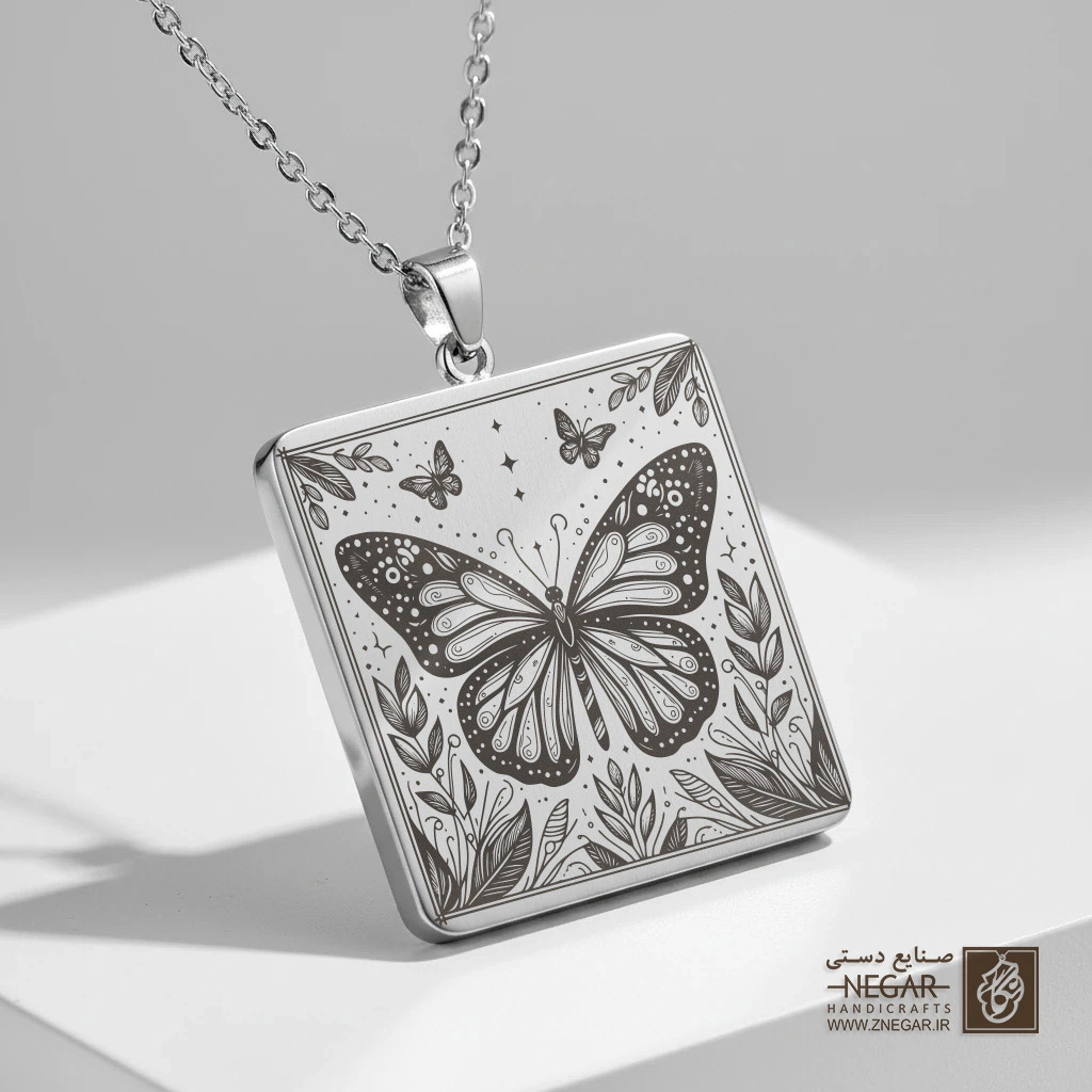 گردنبند طرح پروانه رئالیستی (حکاکی لیزری فایبر، مدل قاب مربع) کد 500451