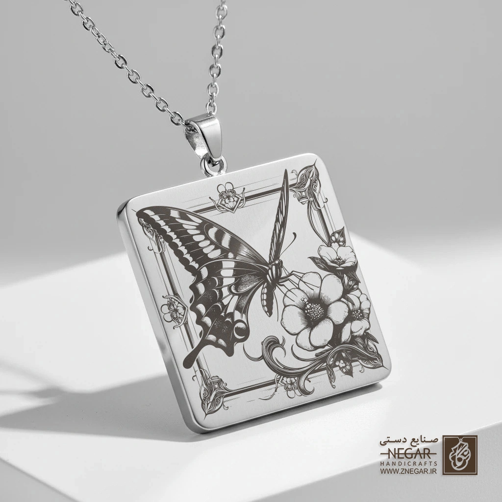 گردنبند طرح پروانه در قاب گل (حکاکی لیزری فایبر، مدل قاب مربع) کد 500458