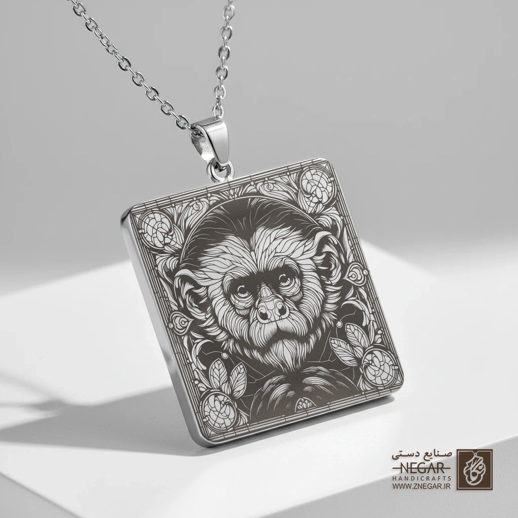 گردنبند طرح پرتره میمون کاپوچین (حکاکی لیزری فایبر، مدل قاب مربع) کد 500499