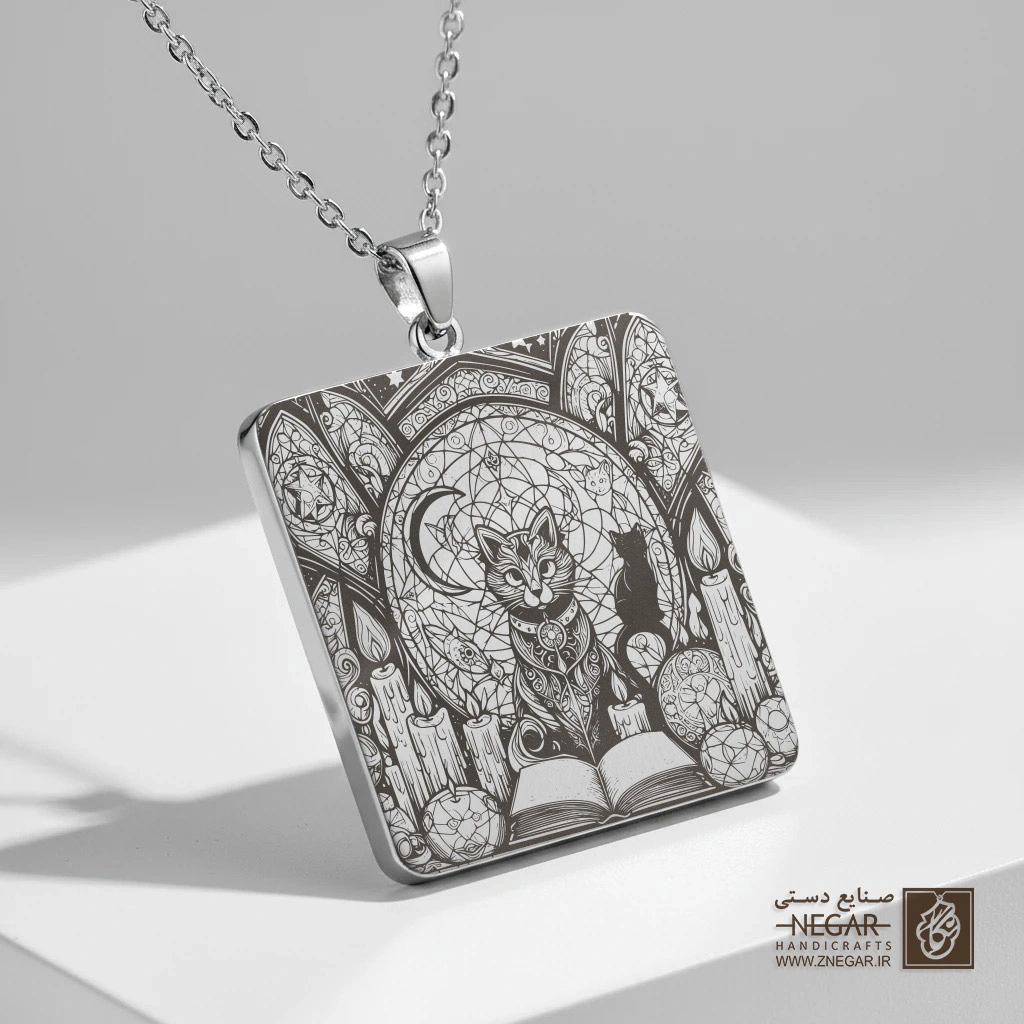 گردنبند طرح گربه و طلسم ماه (حکاکی لیزری فایبر، مدل قاب مربع) کد 500529