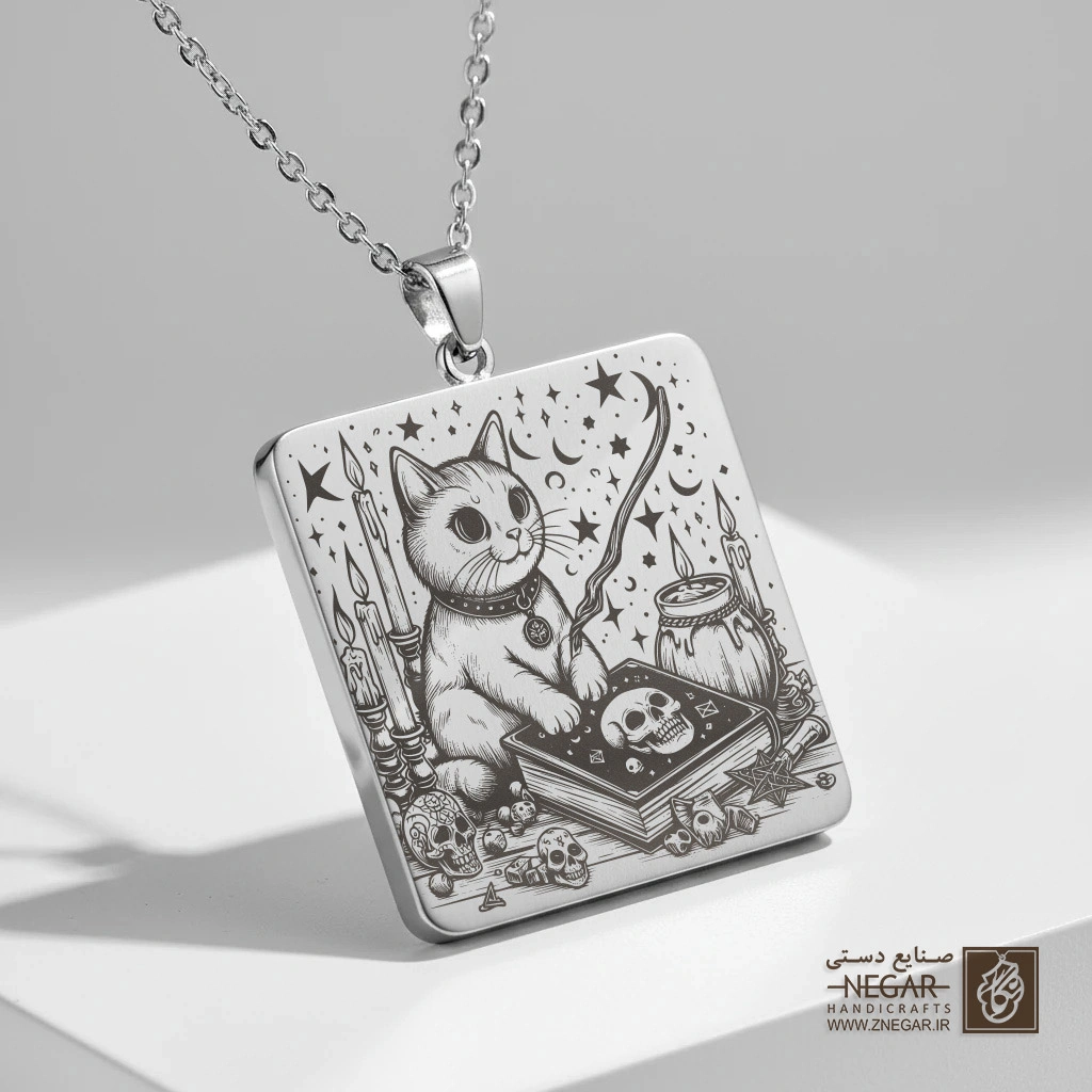 گردنبند طرح گربه و جمجمه فانتزی (حکاکی لیزری فایبر، مدل قاب مربع) کد 500538
