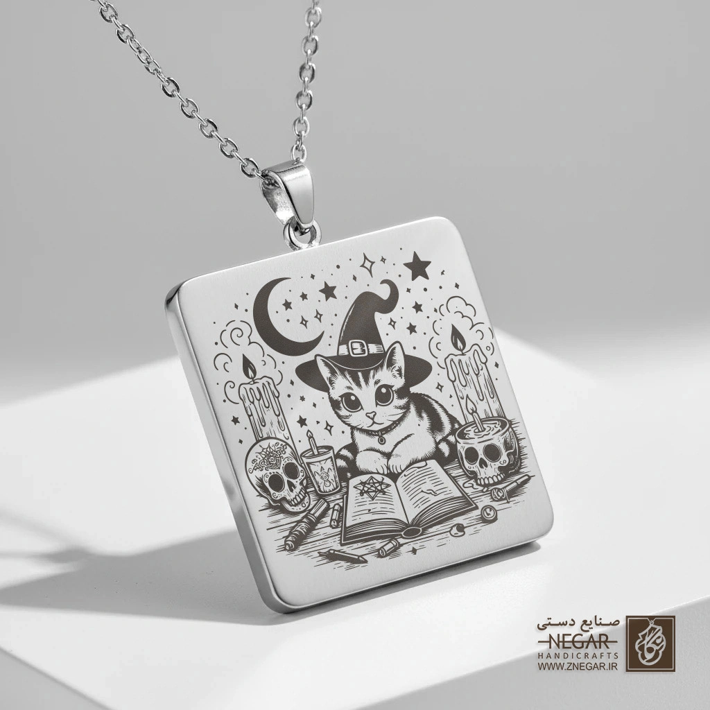 گردنبند طرح گربه و آسمان شب (حکاکی لیزری فایبر، مدل قاب مربع) کد 500539