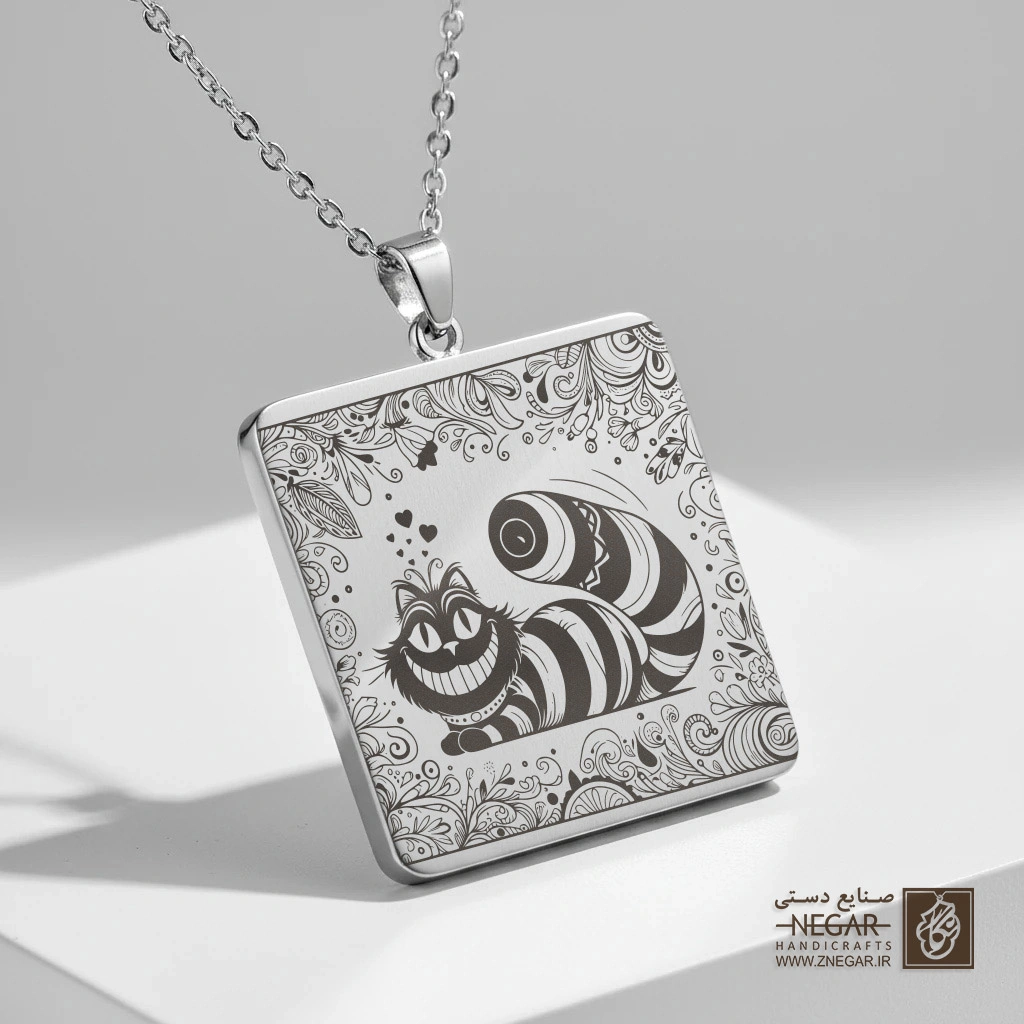 گردنبند طرح گربه چشایر راه راه (حکاکی لیزری فایبر، مدل قاب مربع) کد 500562