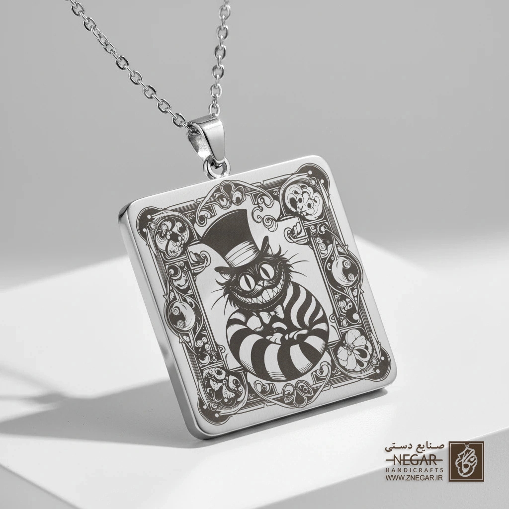 گردنبند طرح گربه چشایر کلاسیک (حکاکی لیزری فایبر، مدل قاب مربع) کد 500565