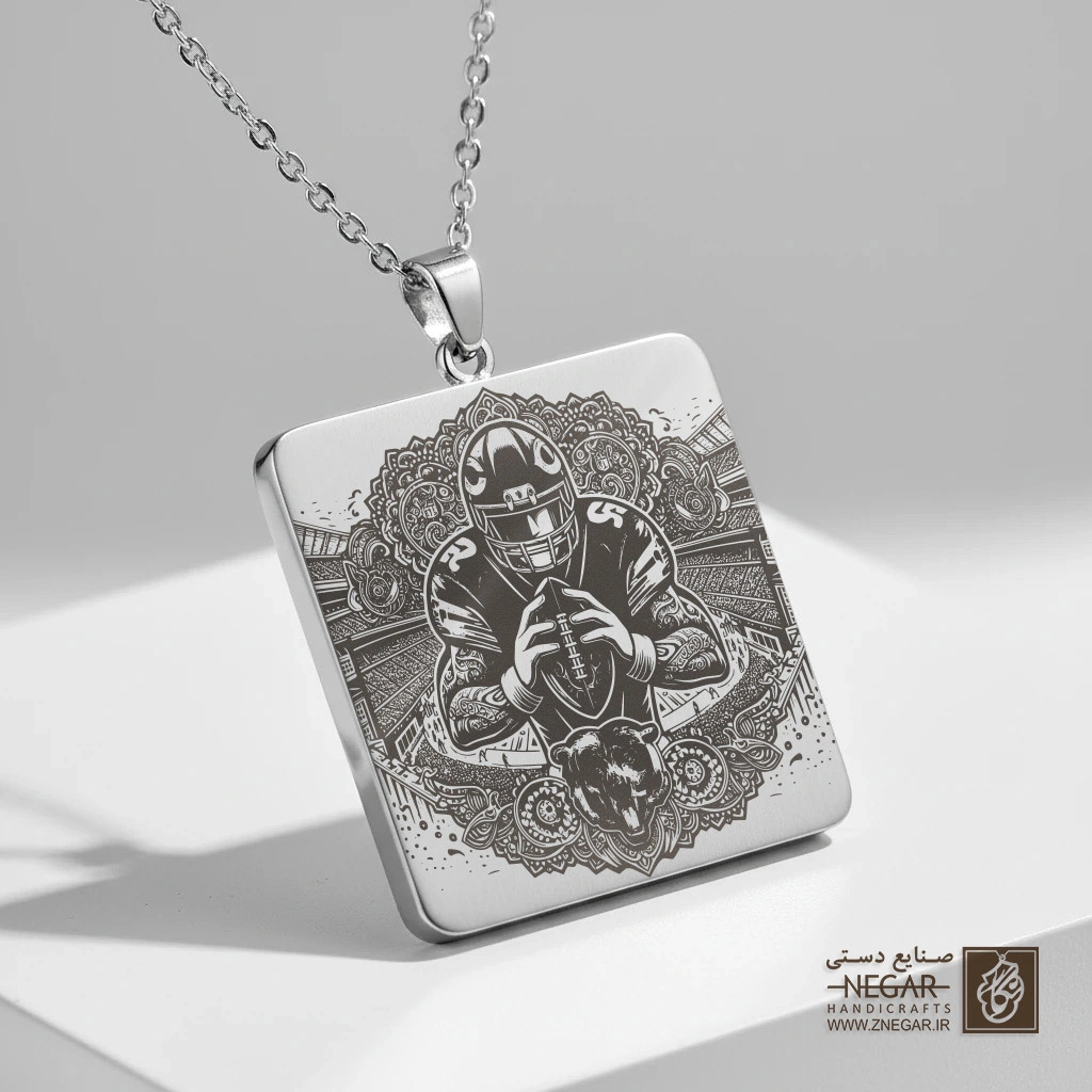 گردنبند طرح کلاهخود تیم شیکاگو برز (حکاکی لیزری فایبر، مدل قاب مربع) کد 500572