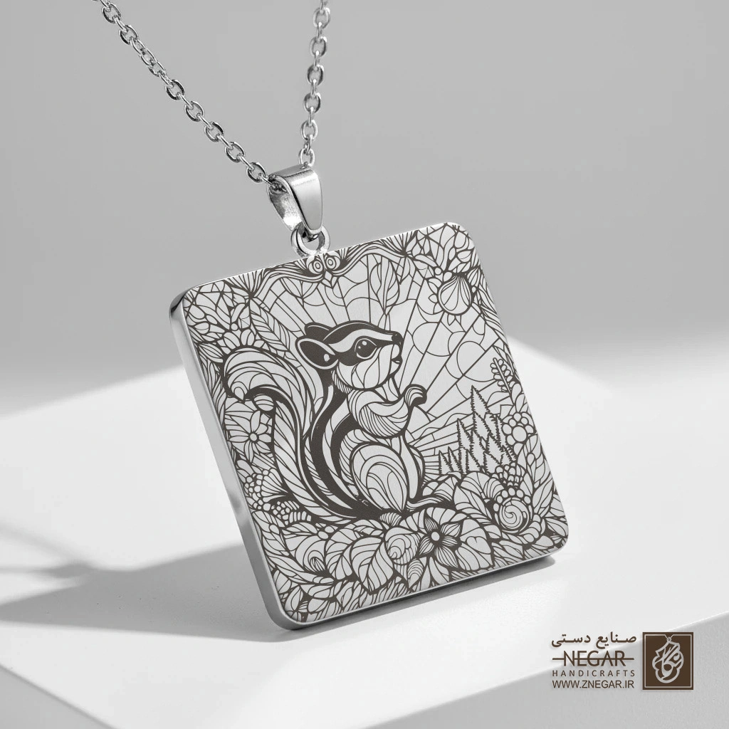 گردنبند طرح سنجاب و قاب هندسی (حکاکی لیزری فایبر، مدل قاب مربع) کد 500592