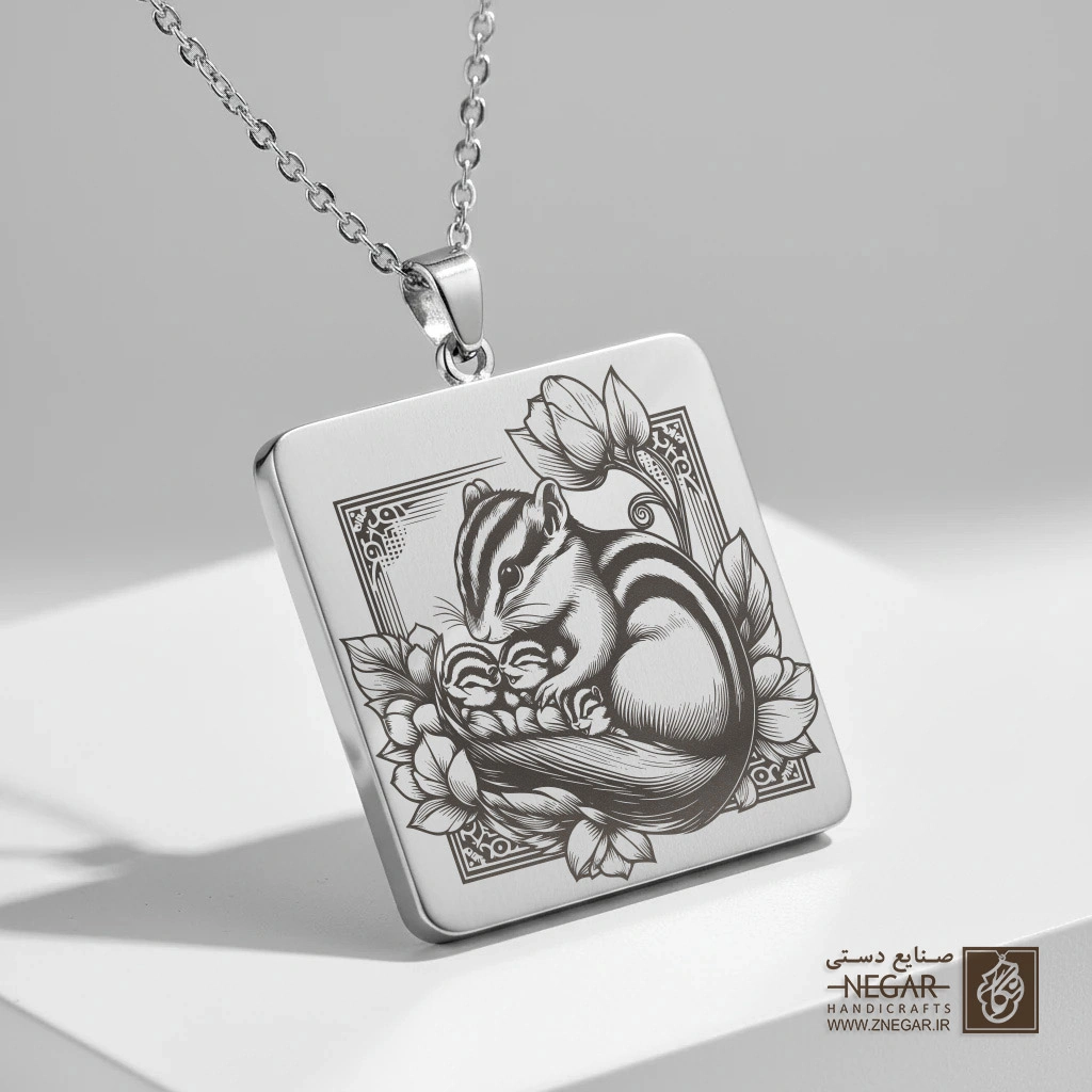 گردنبند طرح سنجاب و خوشه انگور (حکاکی لیزری فایبر، مدل قاب مربع) کد 500602