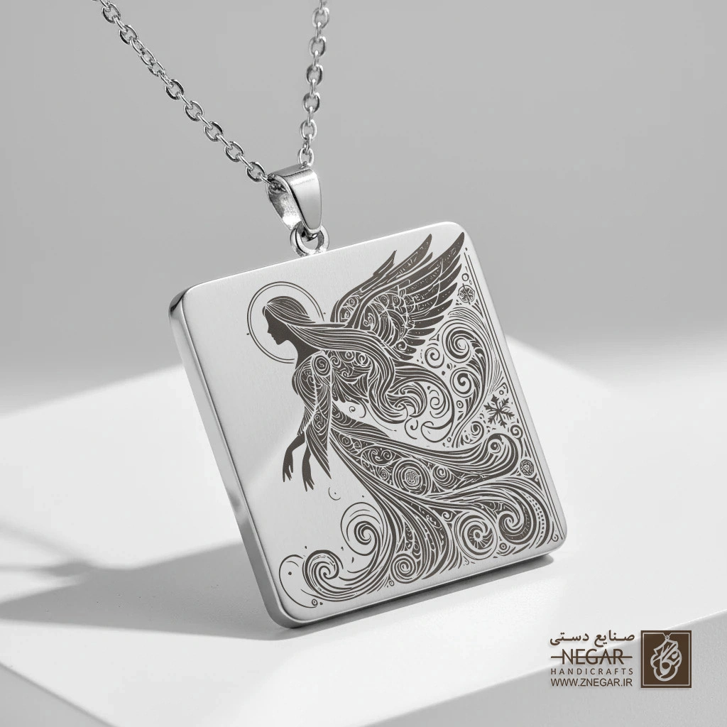 گردنبند طرح فرشته کریسمس بالدار (حکاکی لیزری فایبر، مدل قاب مربع) کد 500611