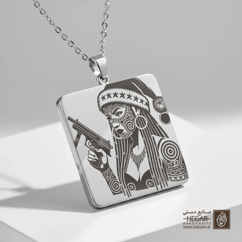گردنبند طرح دختر گانگستر کریسمس (حکاکی لیزری فایبر، مدل قاب مربع) کد 500627