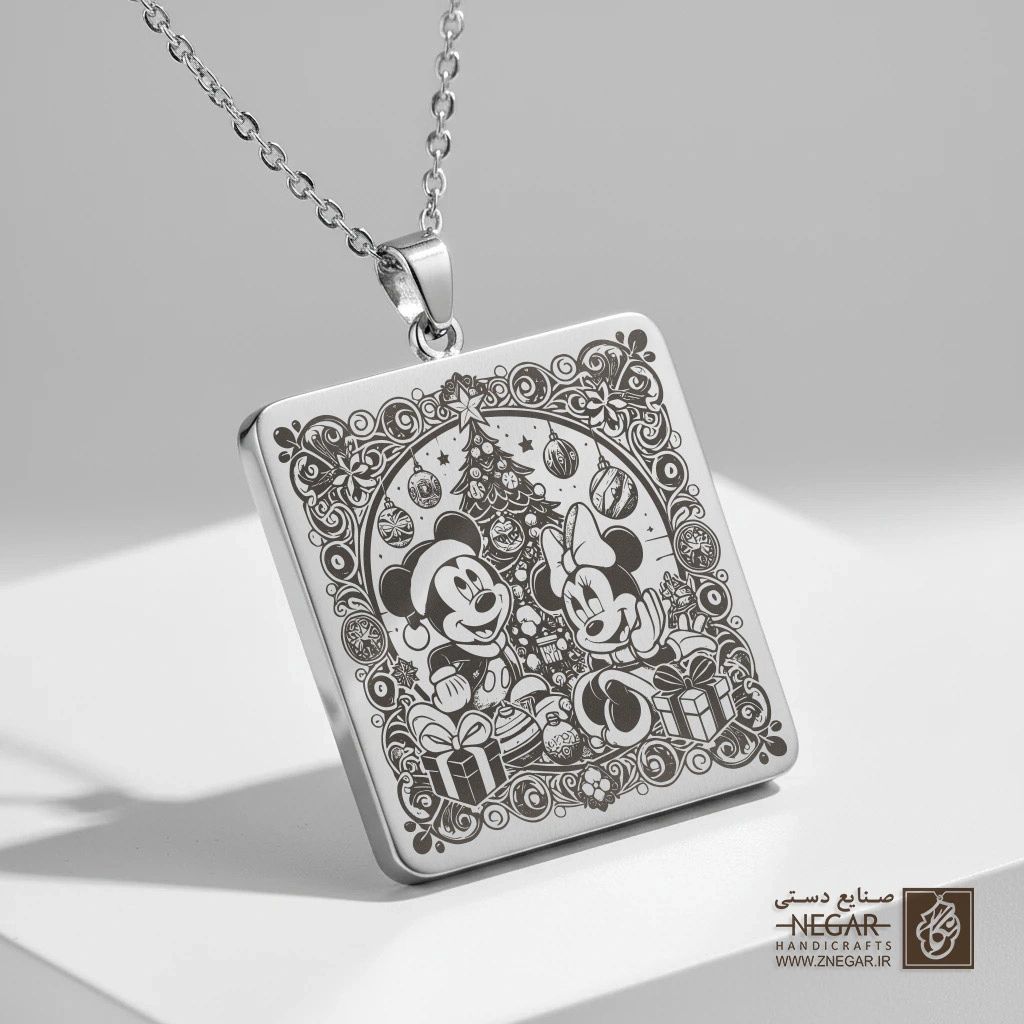 گردنبند طرح جشن کریسمس میکی موس (حکاکی لیزری فایبر، مدل قاب مربع) کد 500634