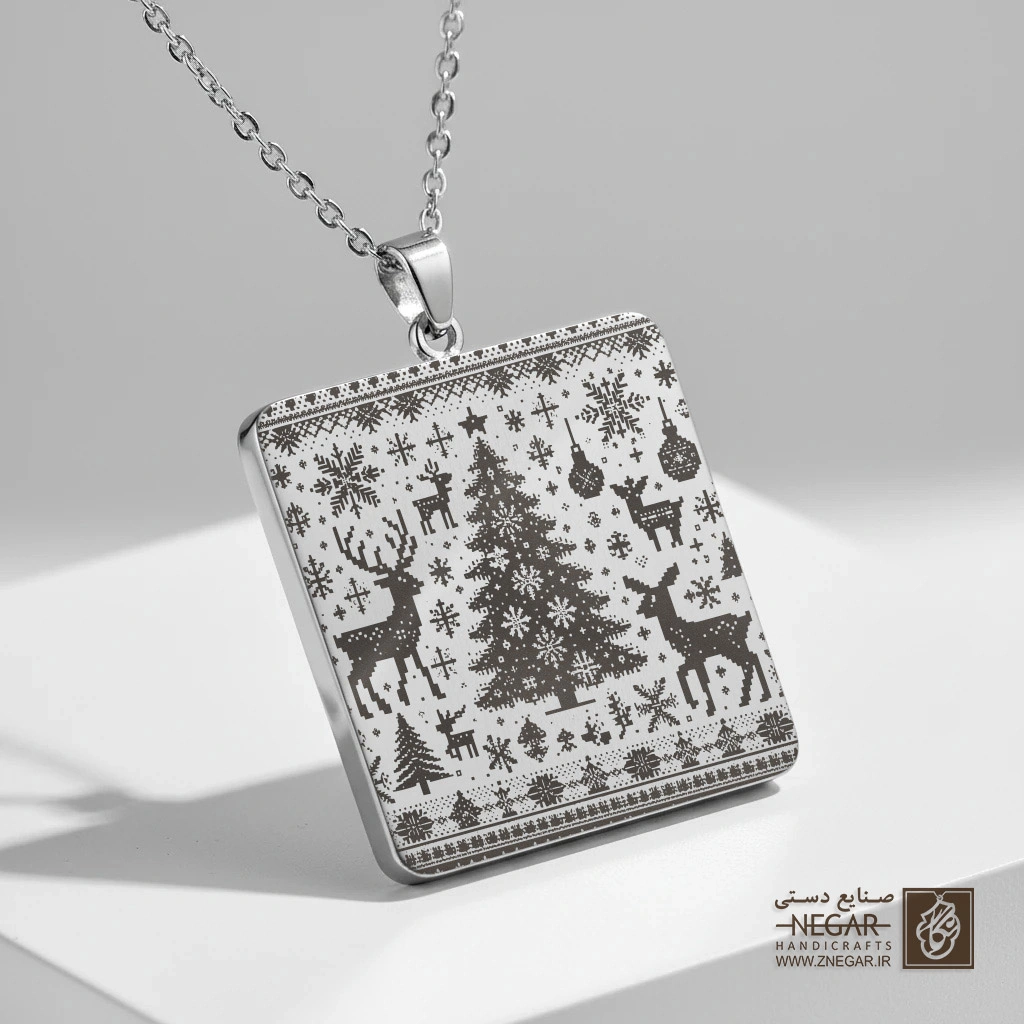 گردنبند طرح دانه برف و ستاره کریسمس (حکاکی لیزری فایبر، مدل قاب مربع) کد 500636