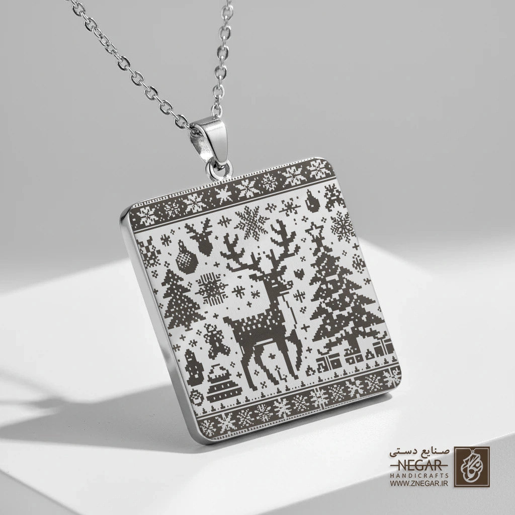 گردنبند طرح گوزن تنها در برف (حکاکی لیزری فایبر، مدل قاب مربع) کد 500642
