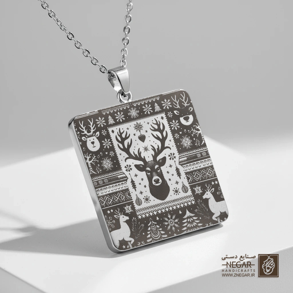 گردنبند طرح پترن مدرن گوزن شمالی (حکاکی لیزری فایبر، مدل قاب مربع) کد 500643