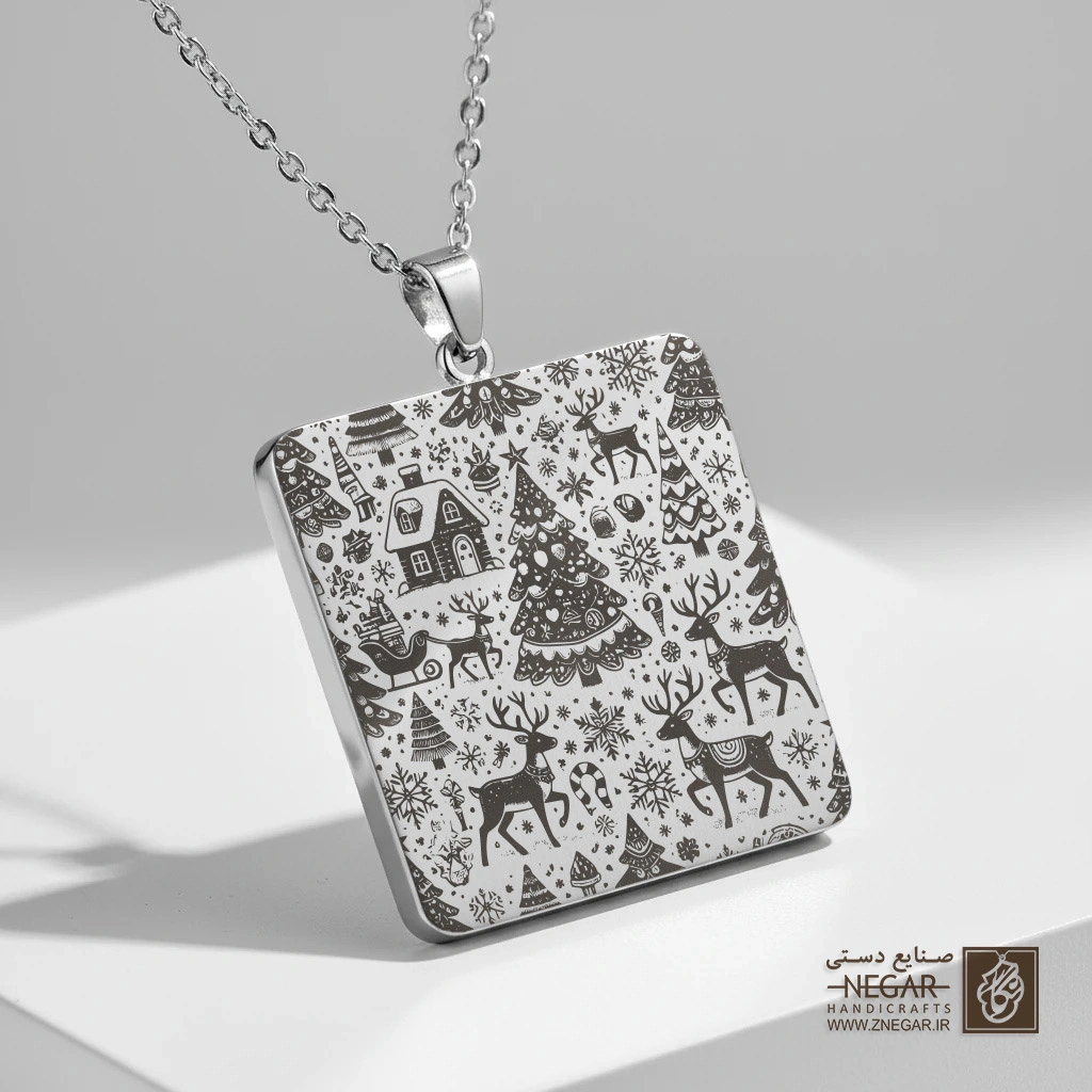 گردنبند طرح پترن دانه برف و گوزن (حکاکی لیزری فایبر، مدل قاب مربع) کد 500646