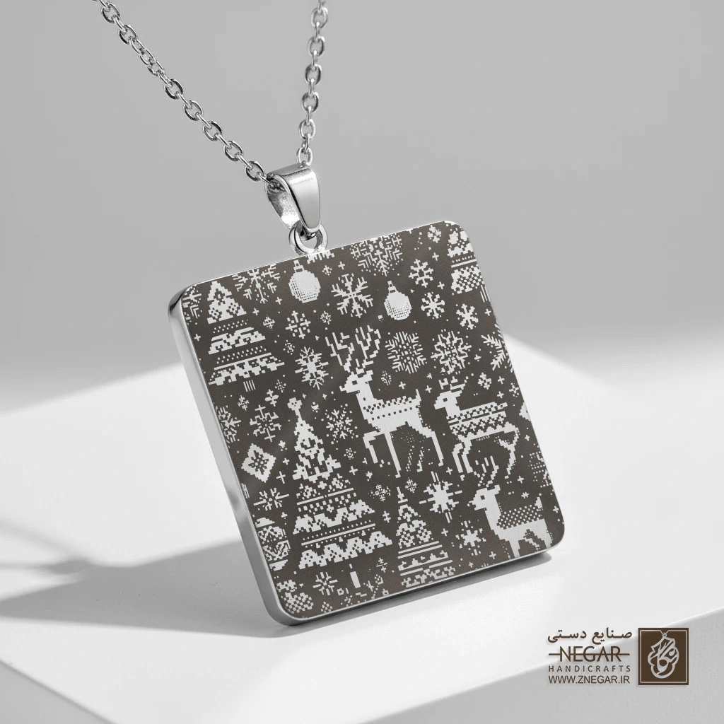 گردنبند طرح پترن اسلیمی گوزن (حکاکی لیزری فایبر، مدل قاب مربع) کد 500648