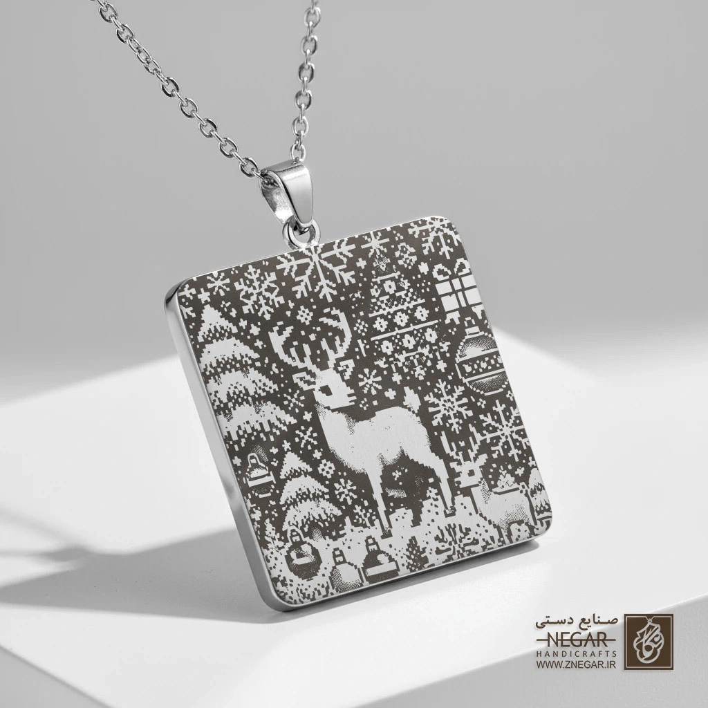 گردنبند طرح گوزن ایستاده در کادر گل (حکاکی لیزری فایبر، مدل قاب مربع) کد 500650