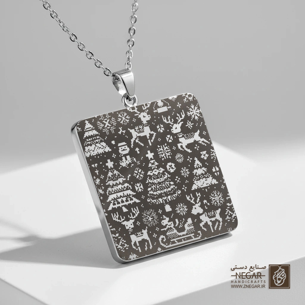 گردنبند طرح پترن ترکیبی زمستانی (حکاکی لیزری فایبر، مدل قاب مربع) کد 500656