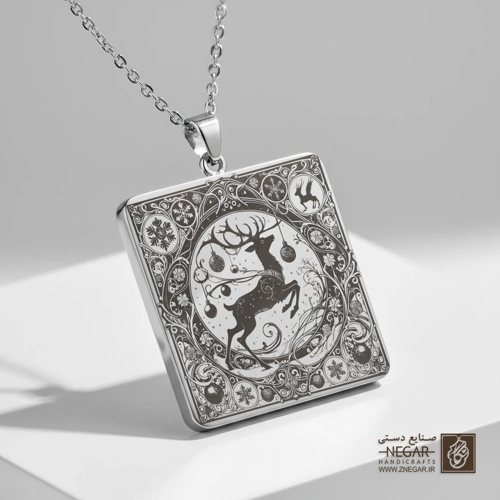 گردنبند طرح گوزن شمالی متحرک (حکاکی لیزری فایبر، مدل قاب مربع) کد 500665
