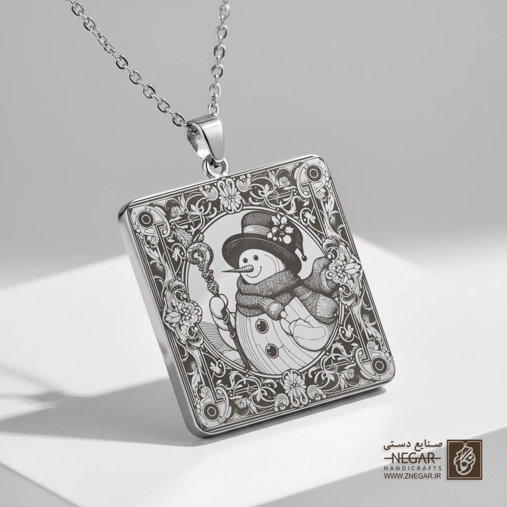 گردنبند طرح آدم برفی کریسمس (حکاکی لیزری فایبر، مدل قاب مربع) کد 500666