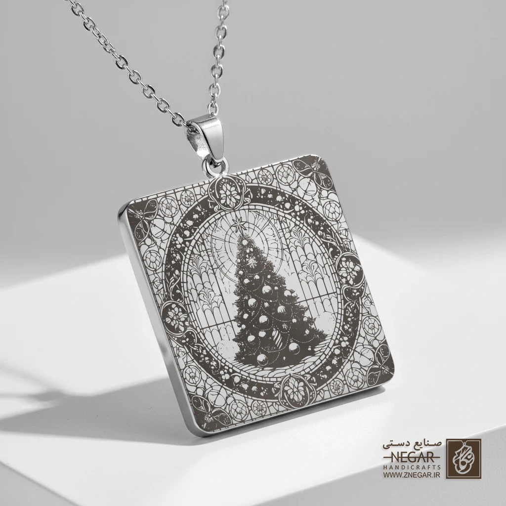 گردنبند طرح درخت کریسمس ستاره‌دار (حکاکی لیزری فایبر، مدل قاب مربع) کد 500674