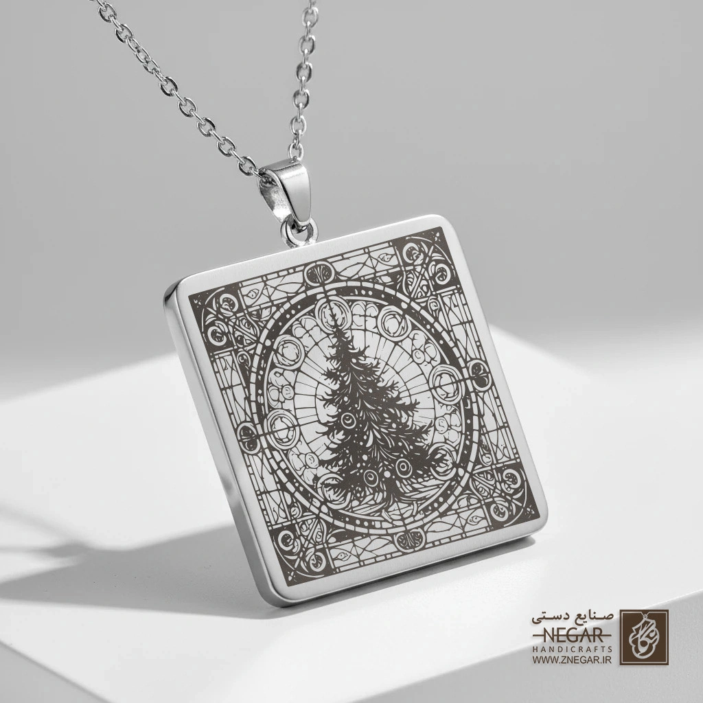 گردنبند طرح درخت کریسمس و دانه برف (حکاکی لیزری فایبر، مدل قاب مربع) کد 500677