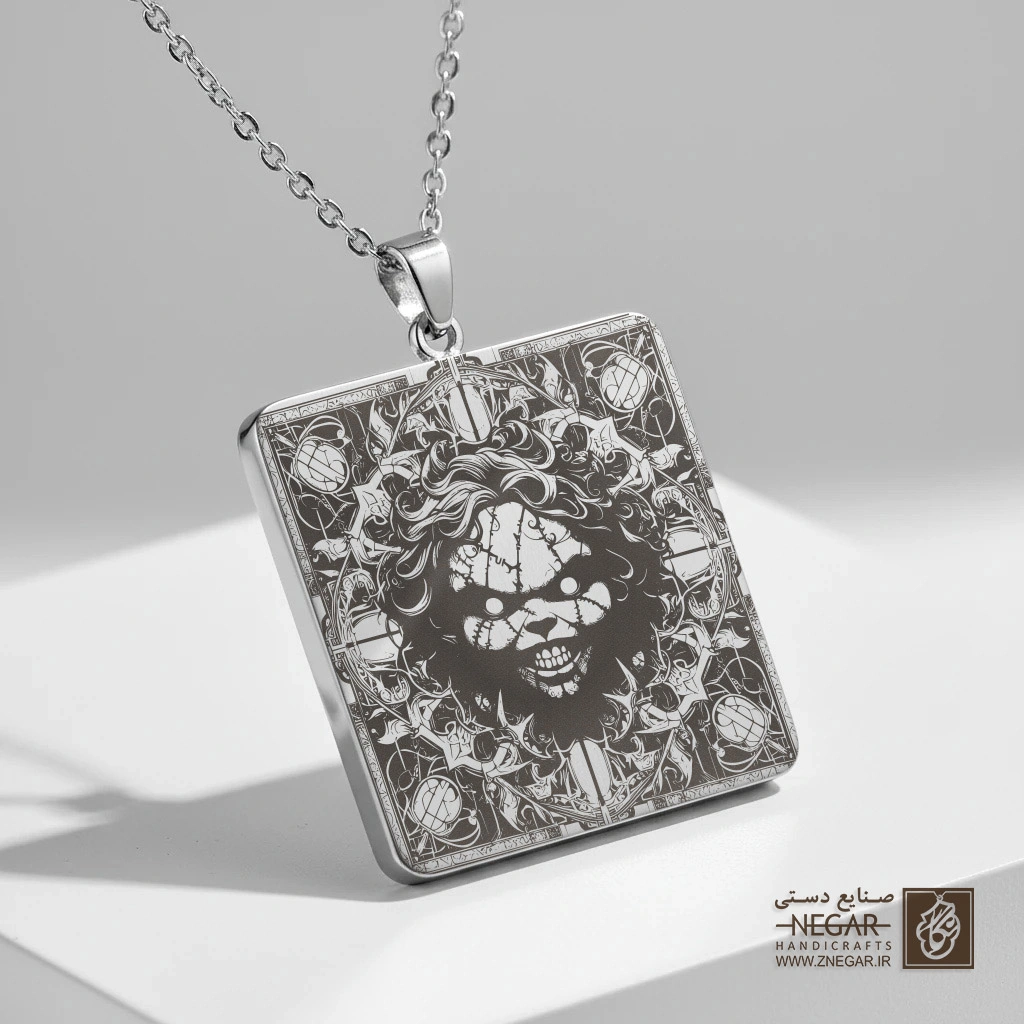 گردنبند طرح چاکی در کادر هنری (حکاکی لیزری فایبر، مدل قاب مربع) کد 500684