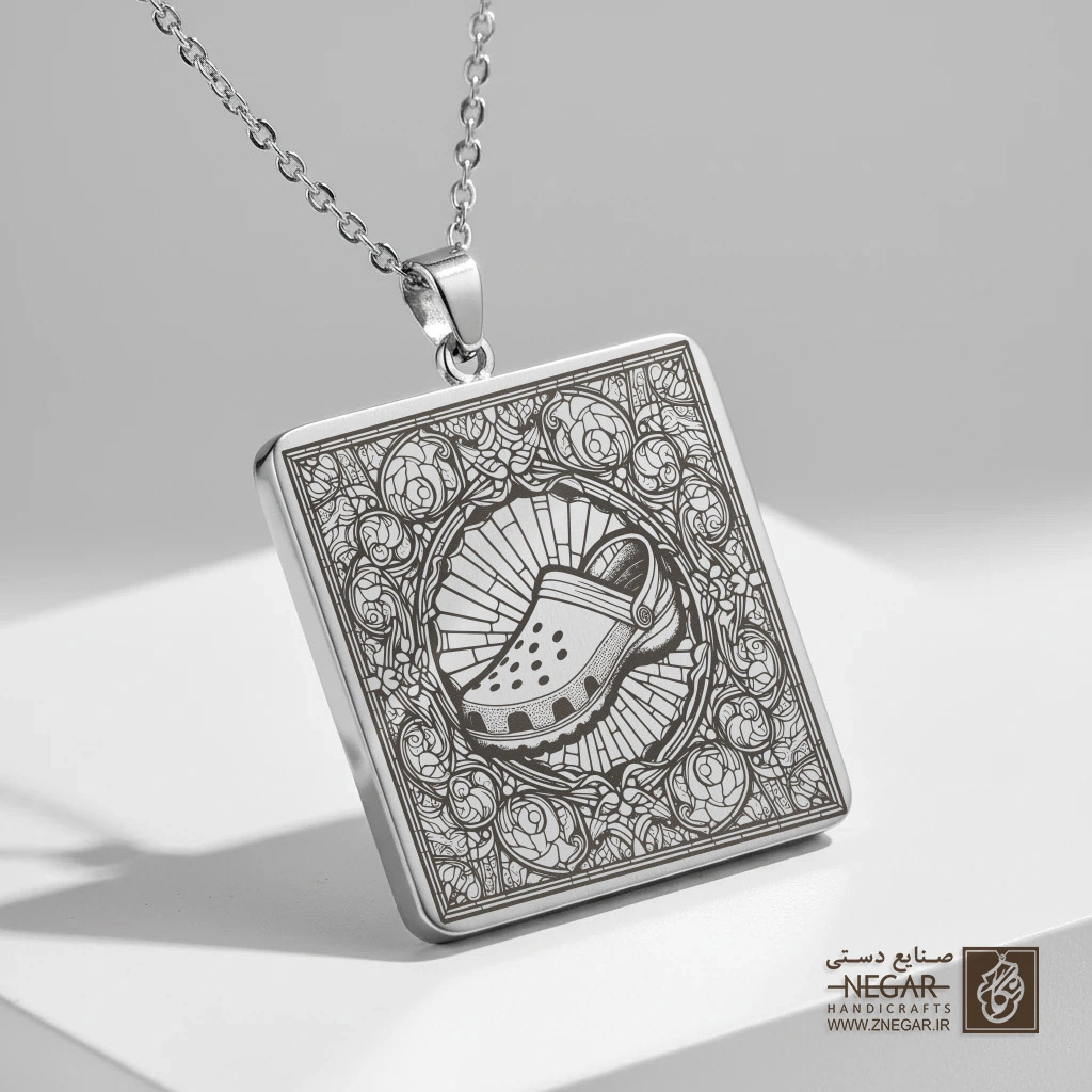 گردنبند طرح کراکس رئال در قاب (حکاکی لیزری فایبر، مدل قاب مربع) کد 500759