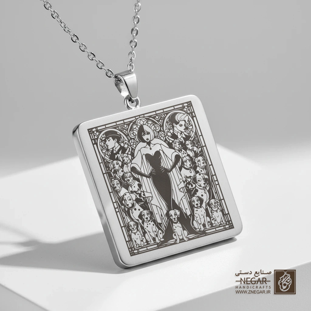 گردنبند طرح کروئلا و ارتش دالماسین‌ها (حکاکی لیزری فایبر، مدل قاب مربع) کد 500780