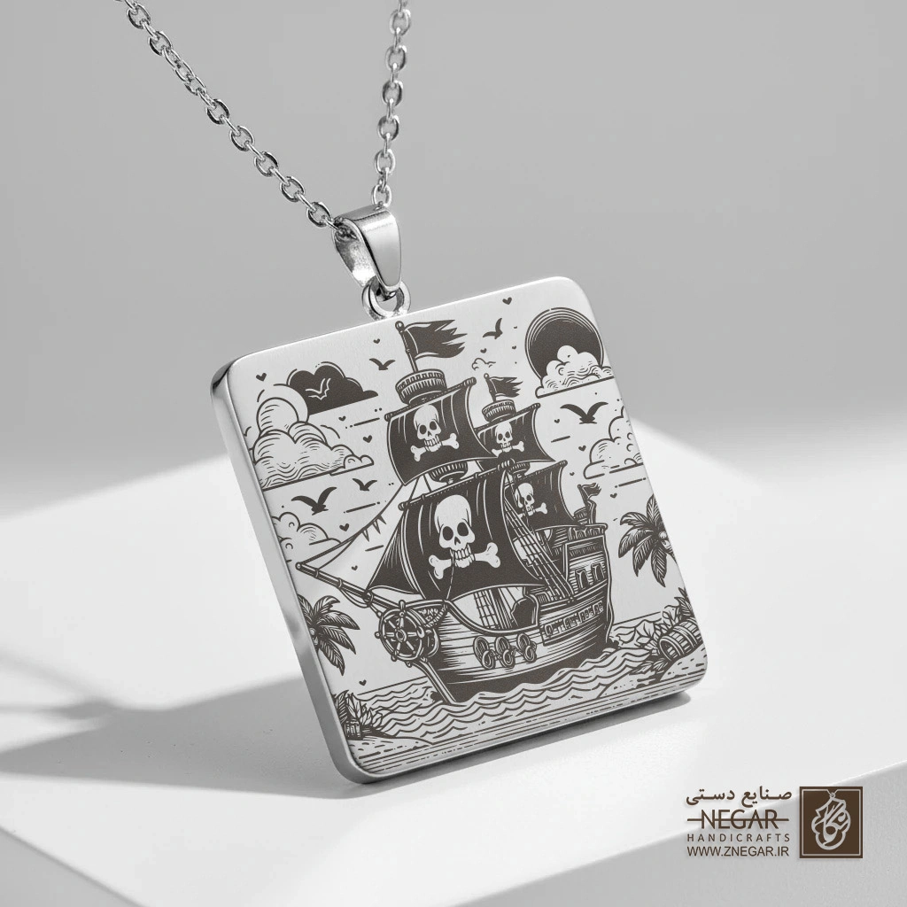 گردنبند طرح کشتی دزدان دریایی (Pirate) (حکاکی لیزری فایبر، مدل قاب مربع) کد 500803