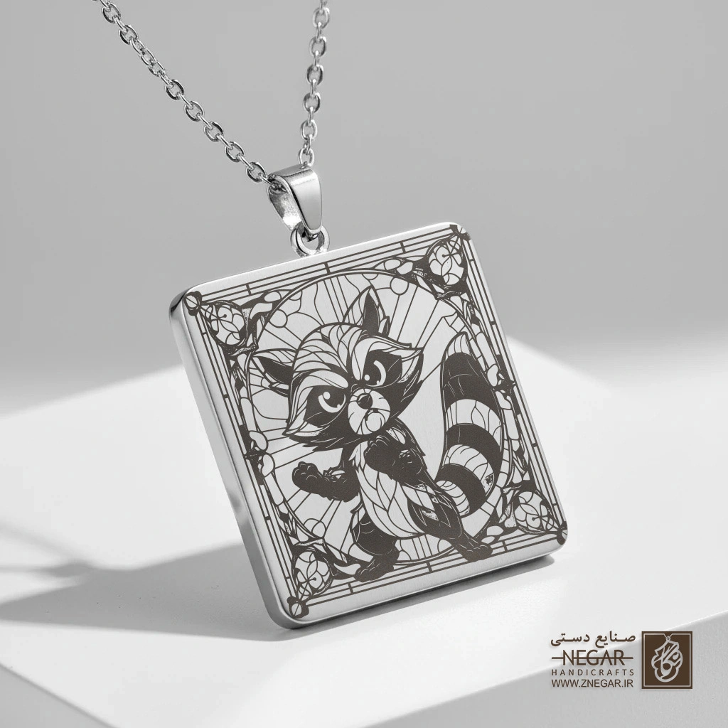 گردنبند طرح راکون ایستاده و خشمگین (حکاکی لیزری فایبر، مدل قاب مربع) کد 500836