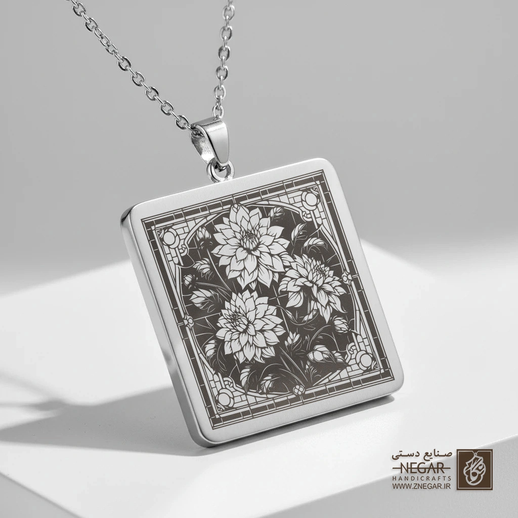 گردنبند طرح گل دالیا (Dahlia) (حکاکی لیزری فایبر، مدل قاب مربع) کد 500858
