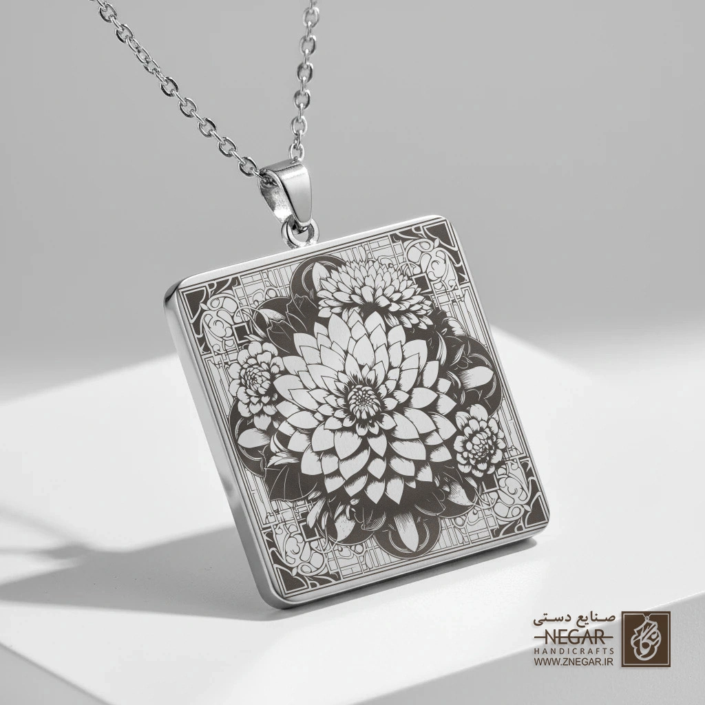 گردنبند طرح گل دالیا در قاب دایره (حکاکی لیزری فایبر، مدل قاب مربع) کد 500861