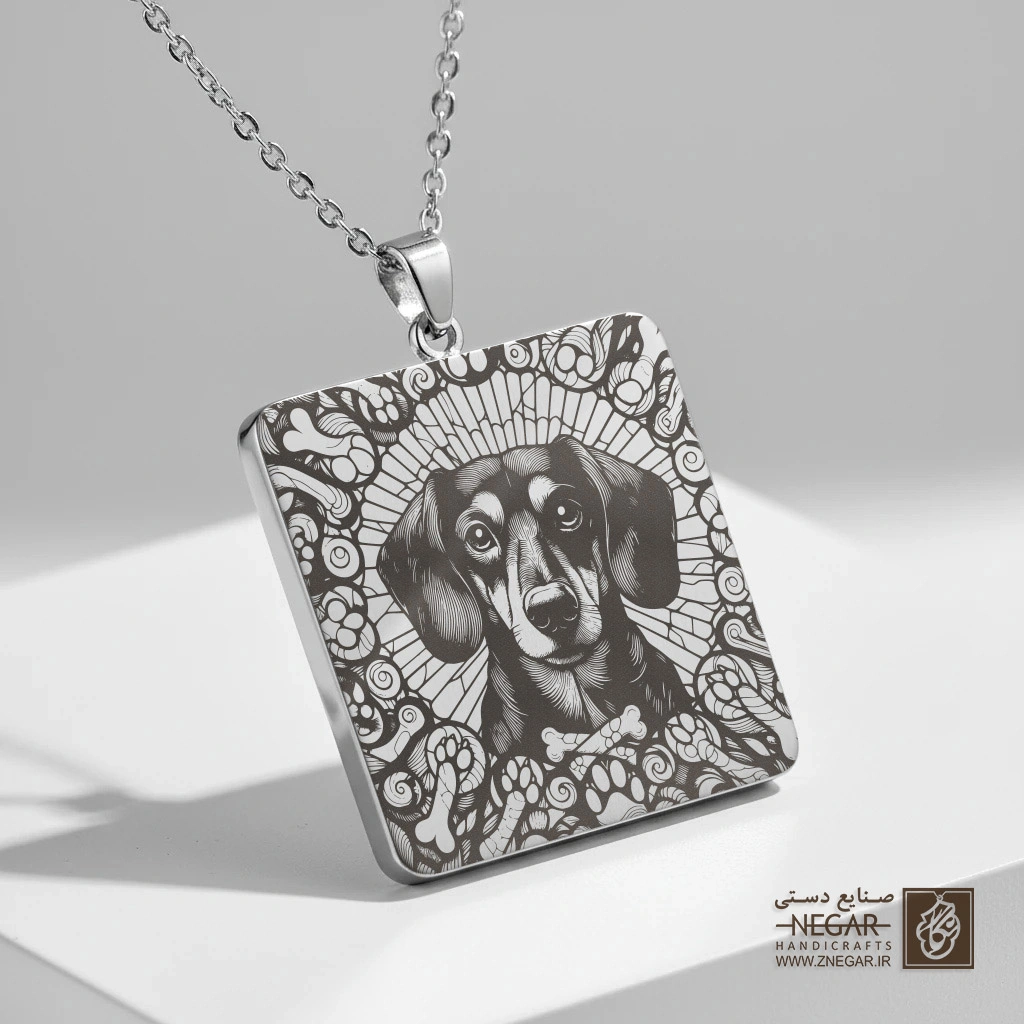 گردنبند طرح چهره سگ داشهوند (حکاکی لیزری فایبر، مدل قاب مربع) کد 500874