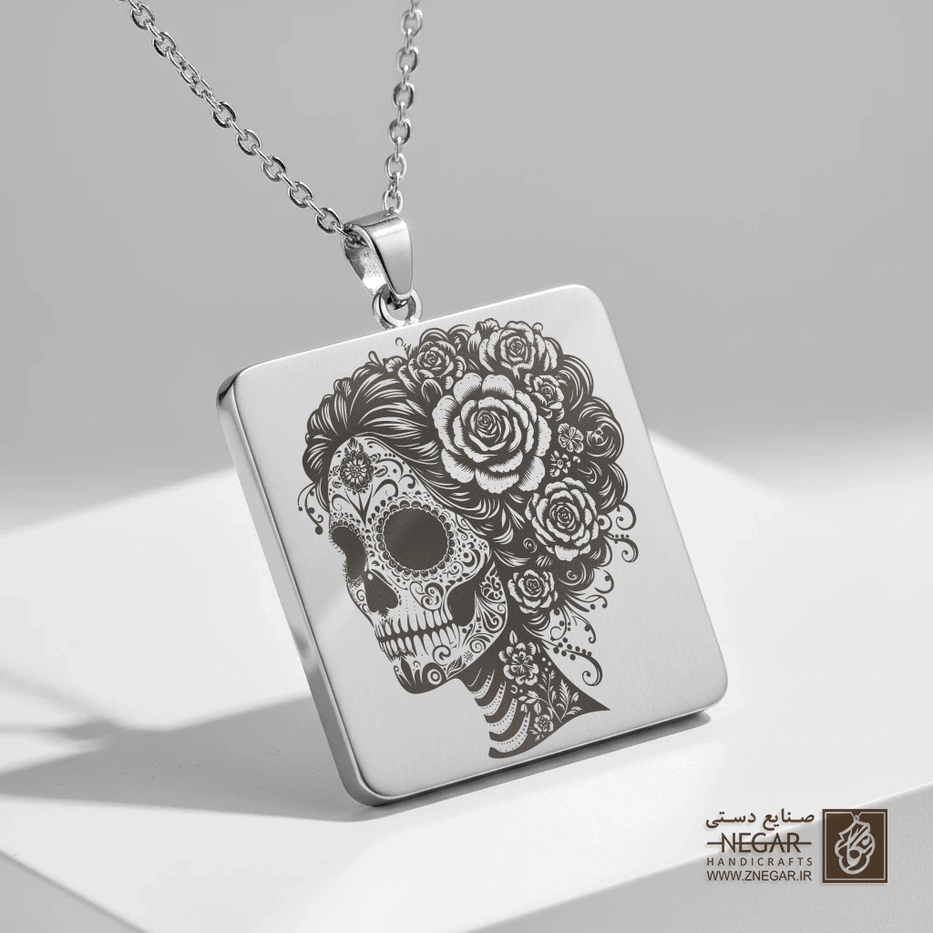 گردنبند طرح اسکلت و تاج گل (حکاکی لیزری فایبر، مدل قاب مربع) کد 500881