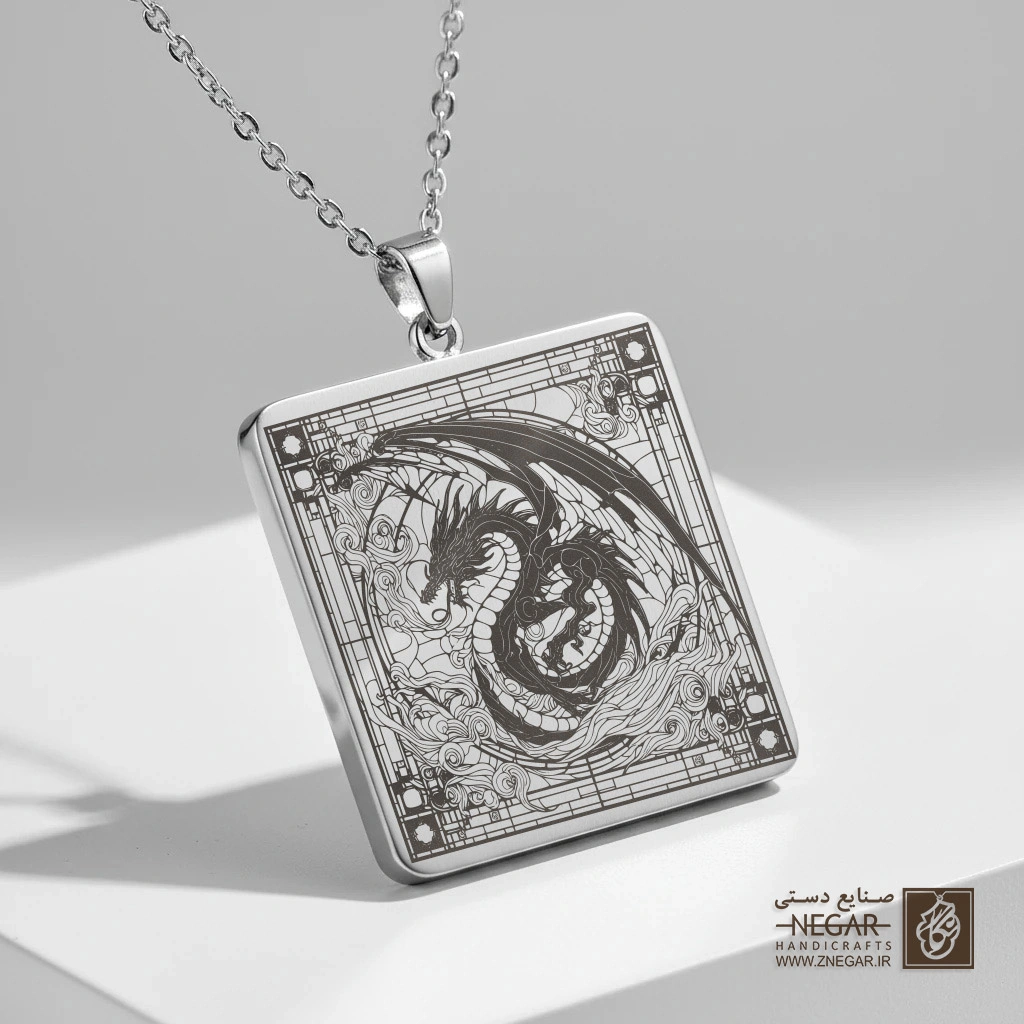 گردنبند طرح اژدهای افسانه‌ای (Dragon) (حکاکی لیزری فایبر، مدل قاب مربع) کد 501025