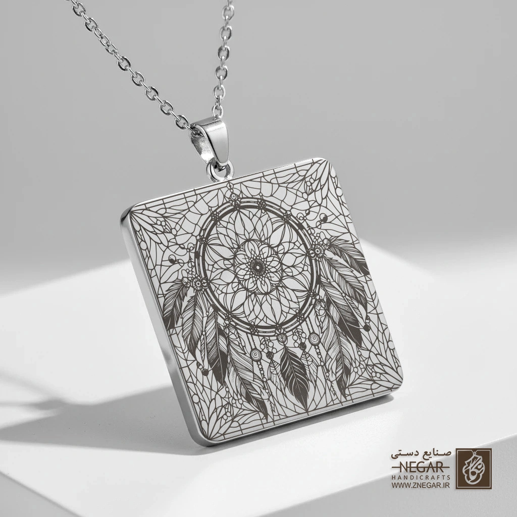 گردنبند طرح دریم‌کچر رویایی (حکاکی لیزری فایبر، مدل قاب مربع) کد 501059