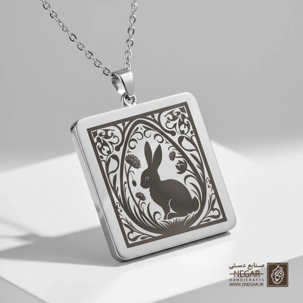 گردنبند طرح خرگوش و نقوش هنری (حکاکی لیزری فایبر، مدل قاب مربع) کد 501063
