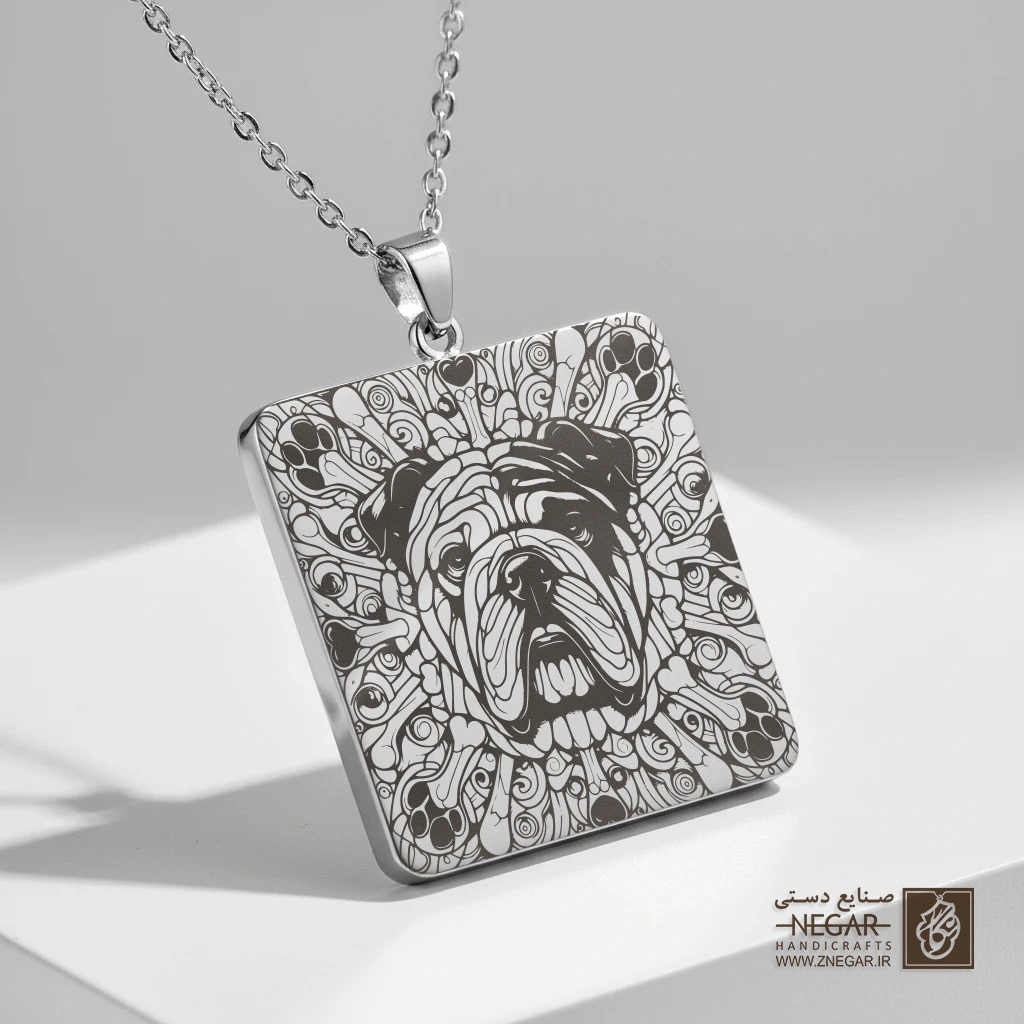 گردنبند طرح سگ انگلیسی (Bulldog) (حکاکی لیزری فایبر، مدل قاب مربع) کد 501088